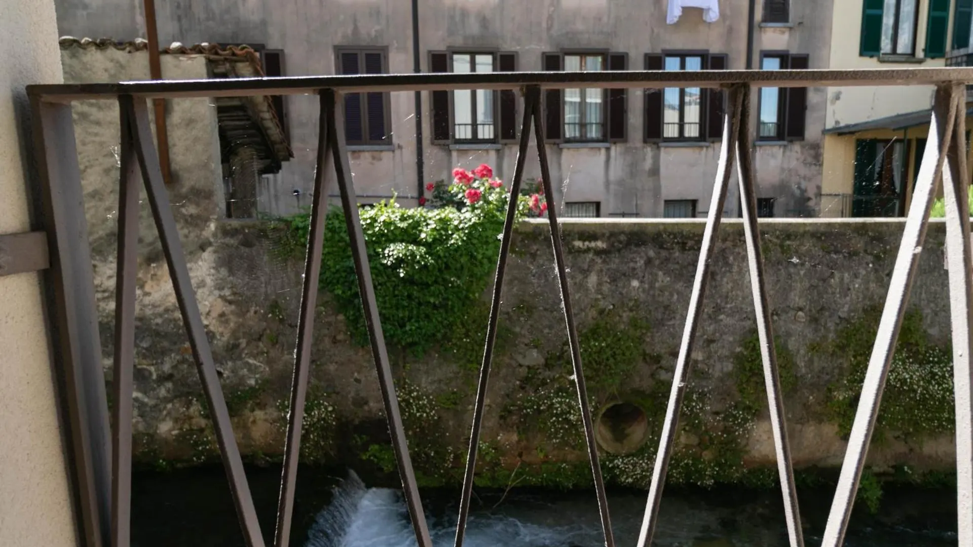 Welcomely - Lake River Apartment Lecco