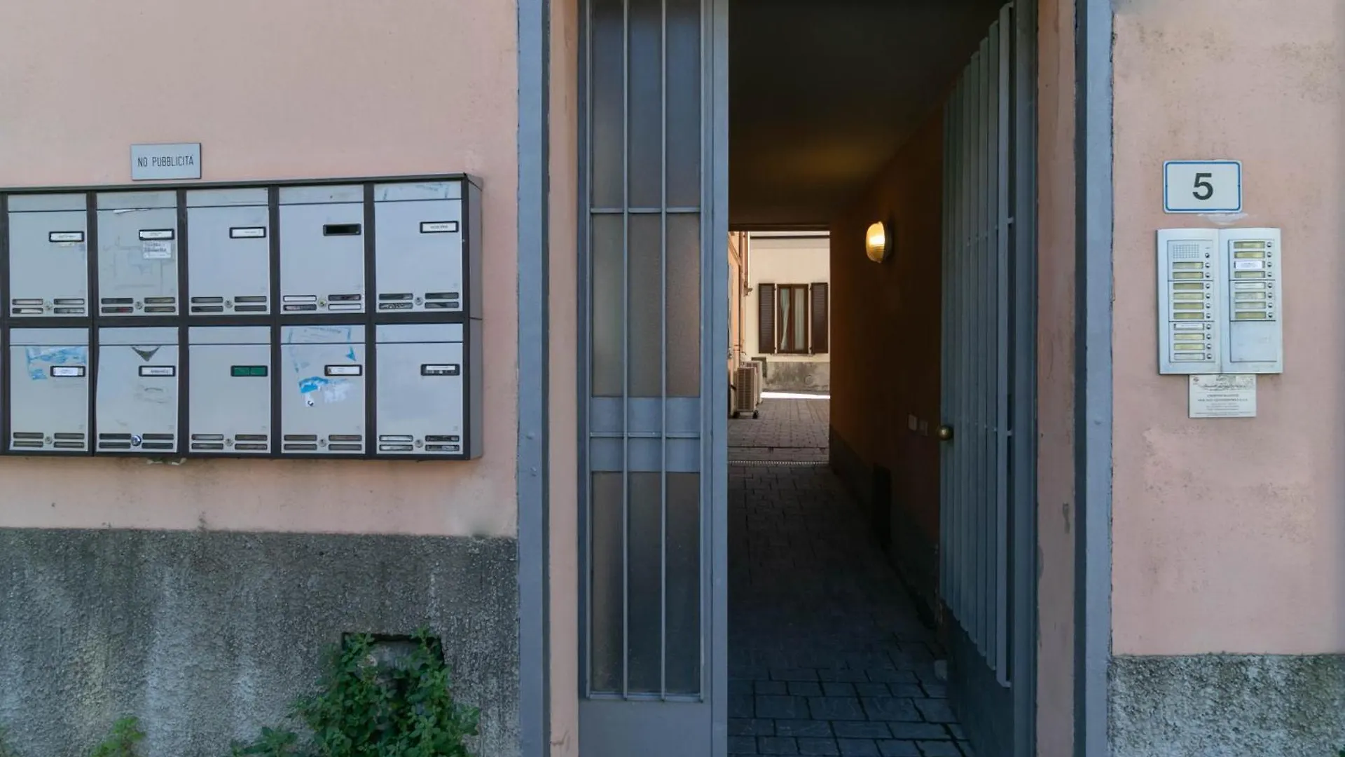 Welcomely - Lake River Apartment Lecco 0*,  Italy
