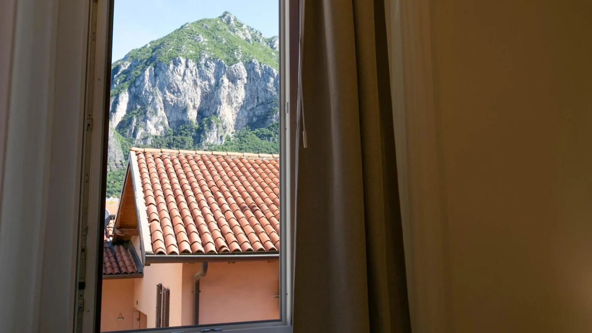 Welcomely - Lake River Apartment Lecco