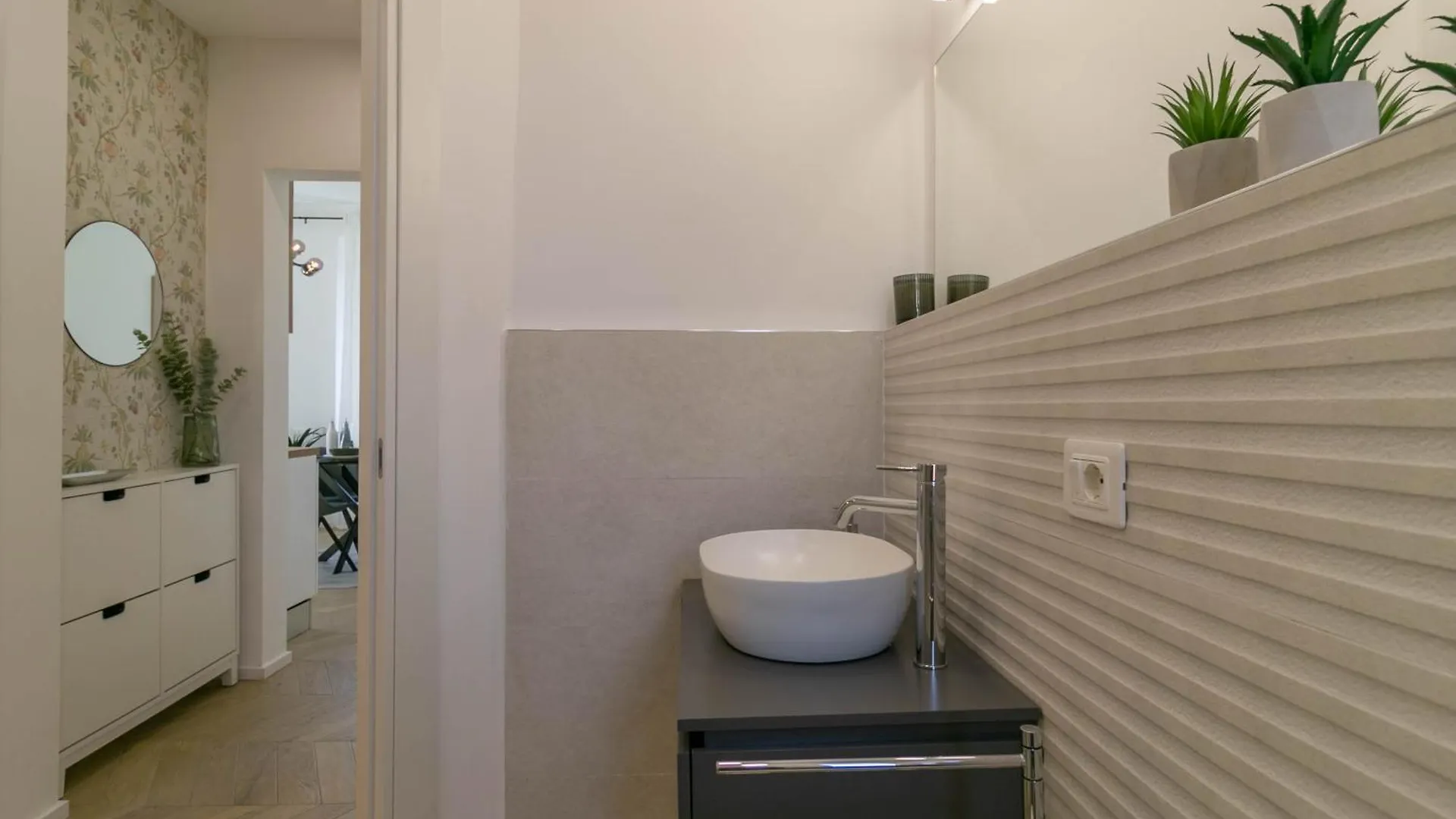 Welcomely - Lake River Apartment Lecco