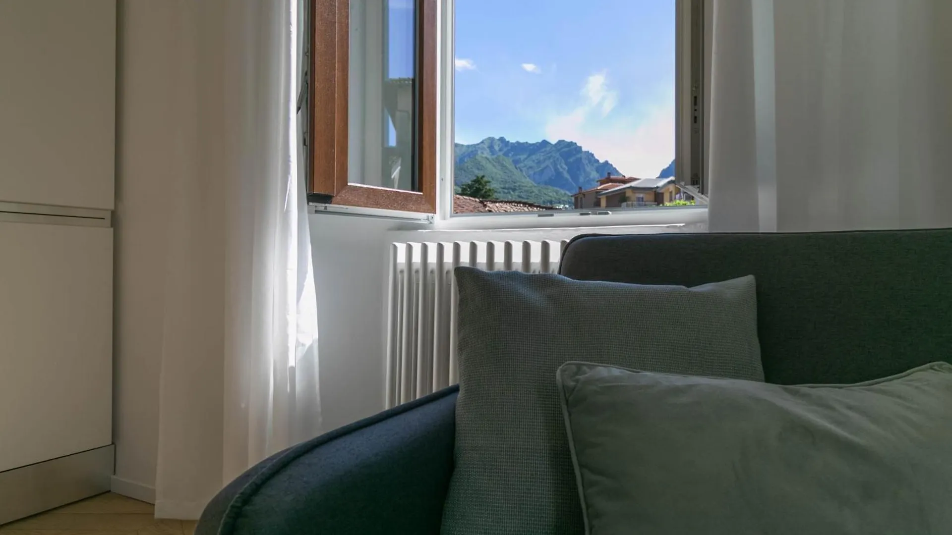 Welcomely - Lake River Apartment Lecco 0*,  Italy