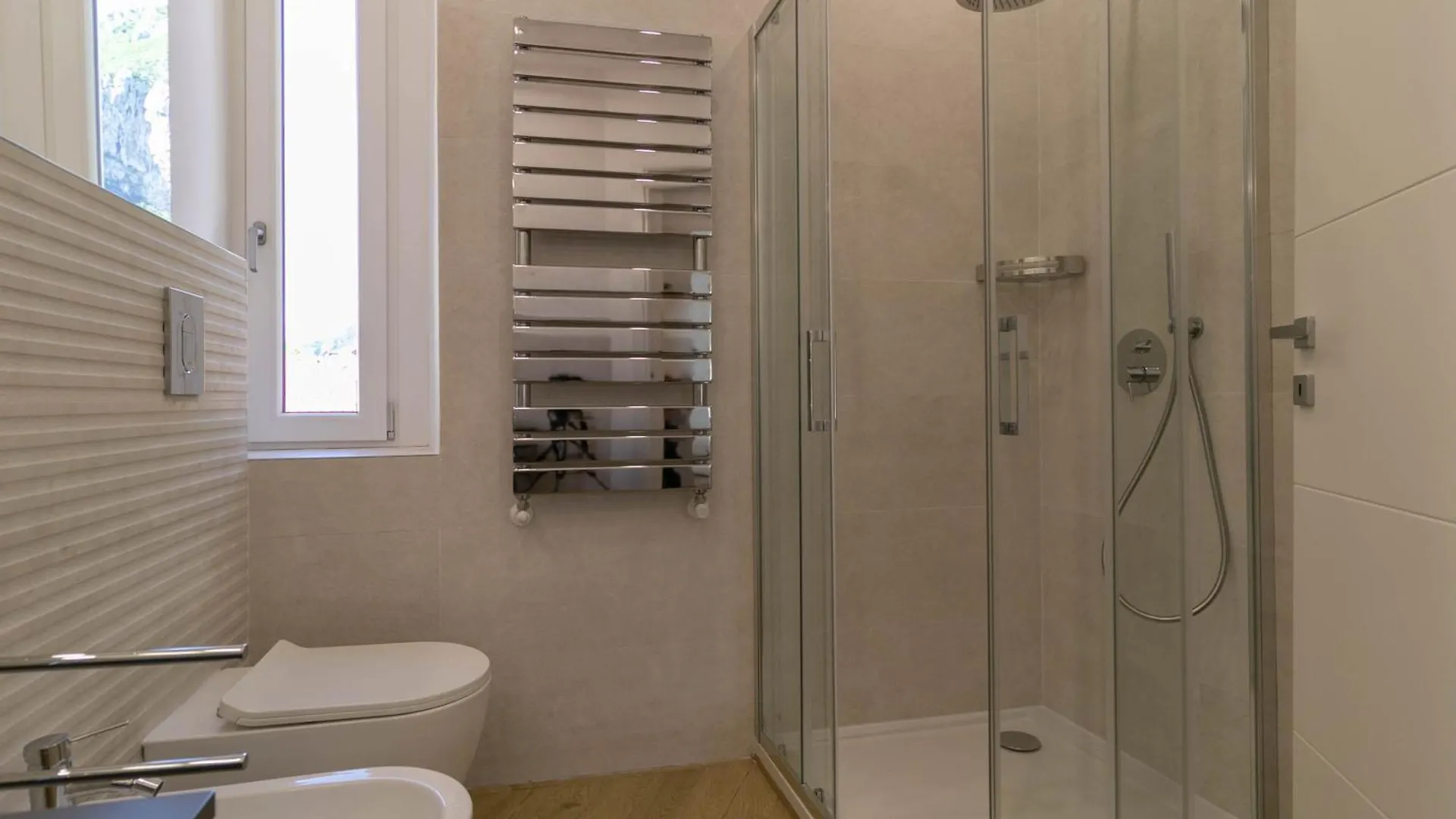 Welcomely - Lake River Apartment Lecco