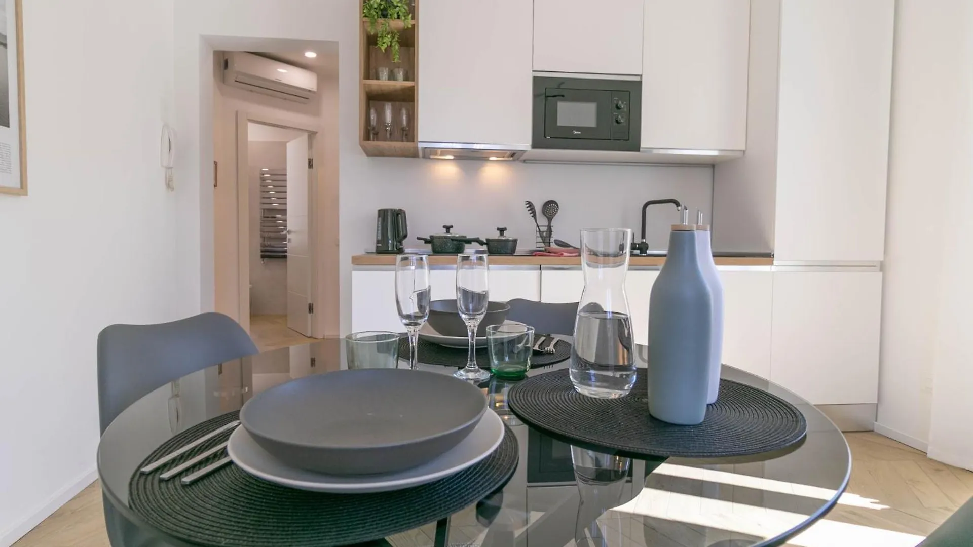 Welcomely - Lake River Apartment Lecco