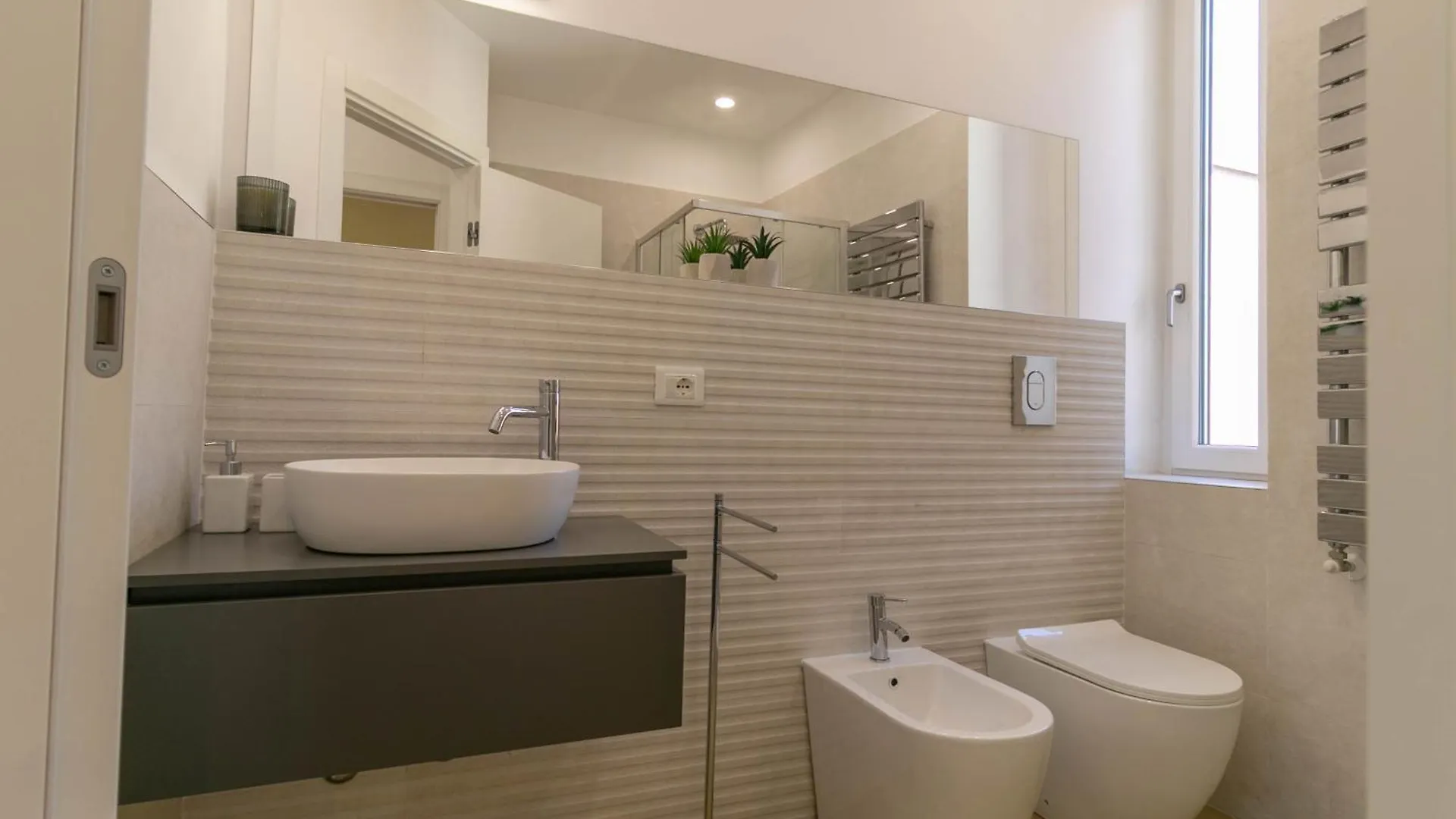 Welcomely - Lake River Apartment Lecco
