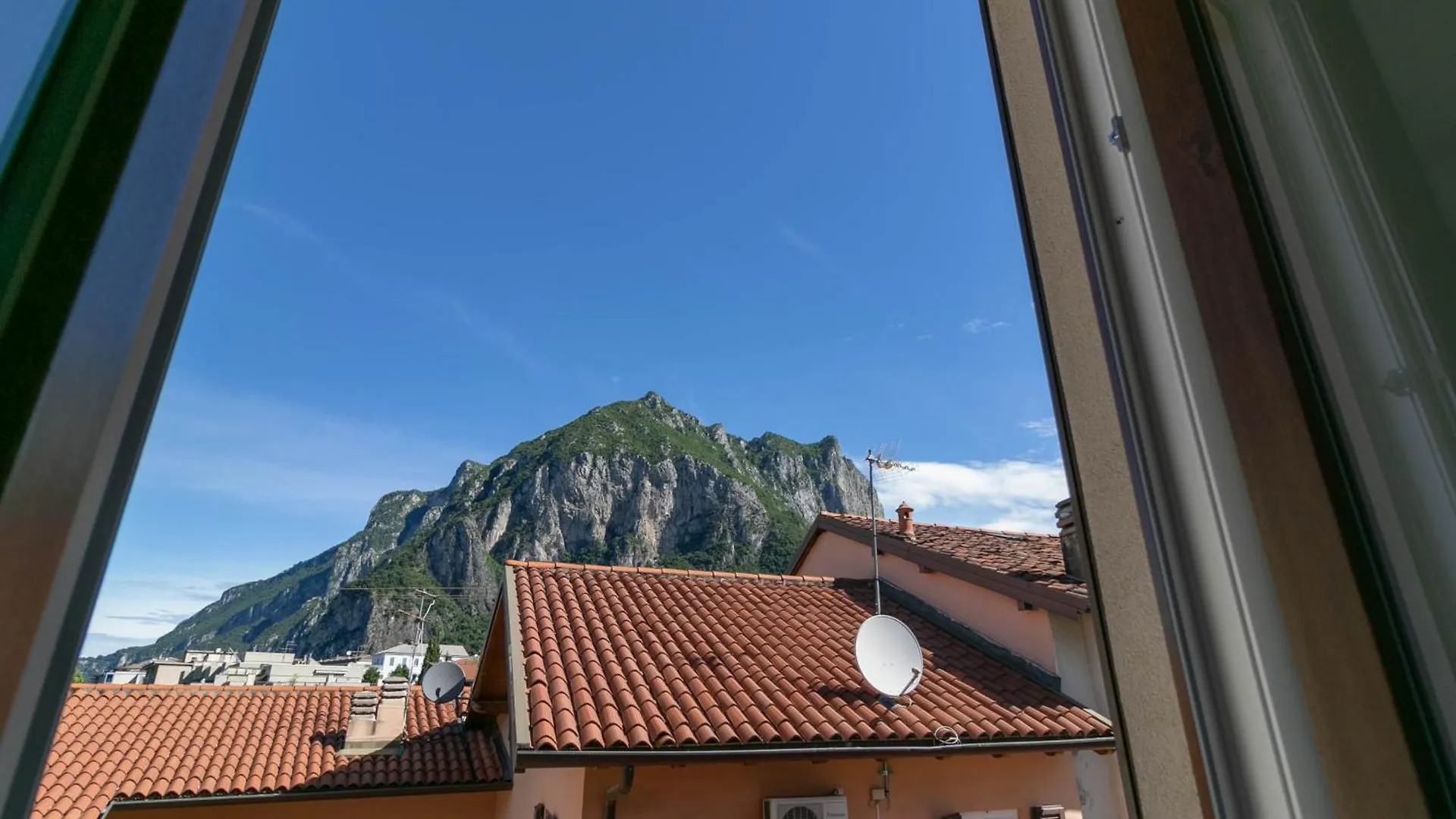 Welcomely - Lake River Apartment Lecco