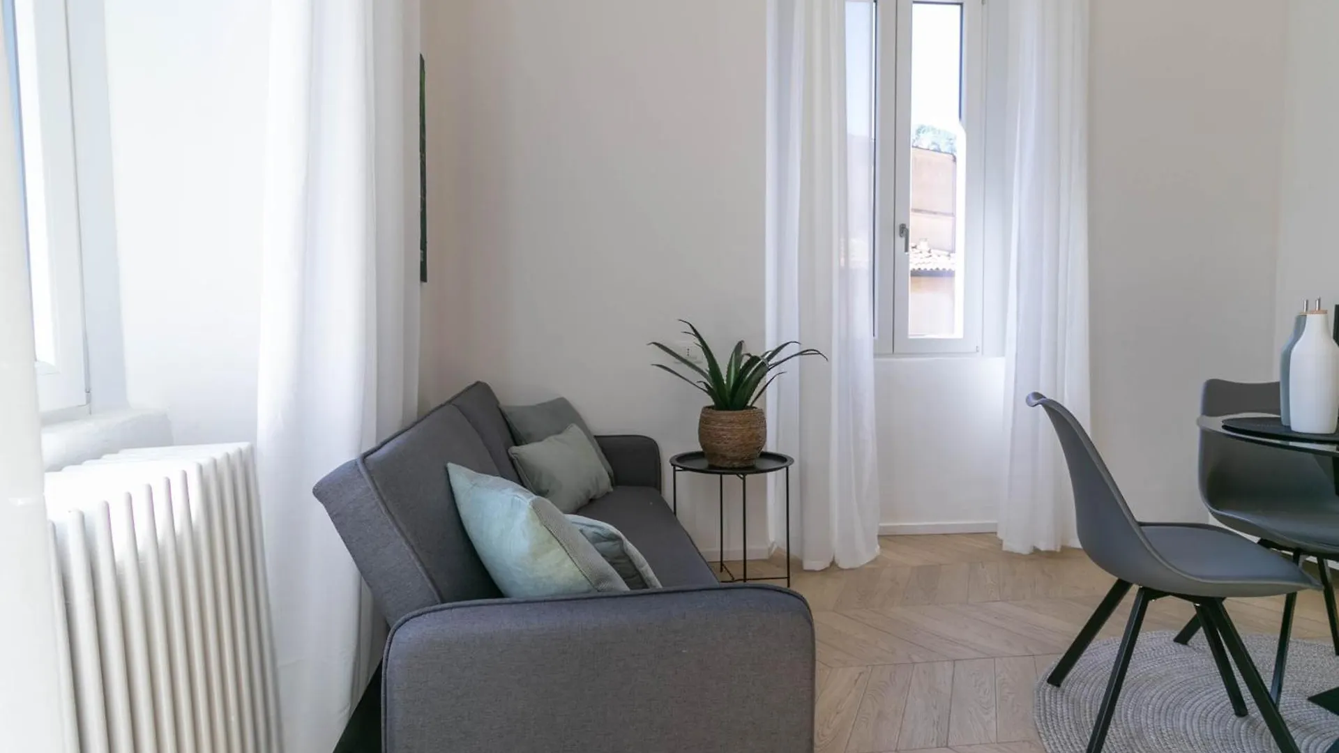 Welcomely - Lake River Apartment Lecco