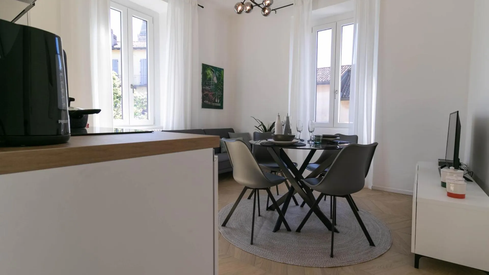 Welcomely - Lake River Apartment Lecco