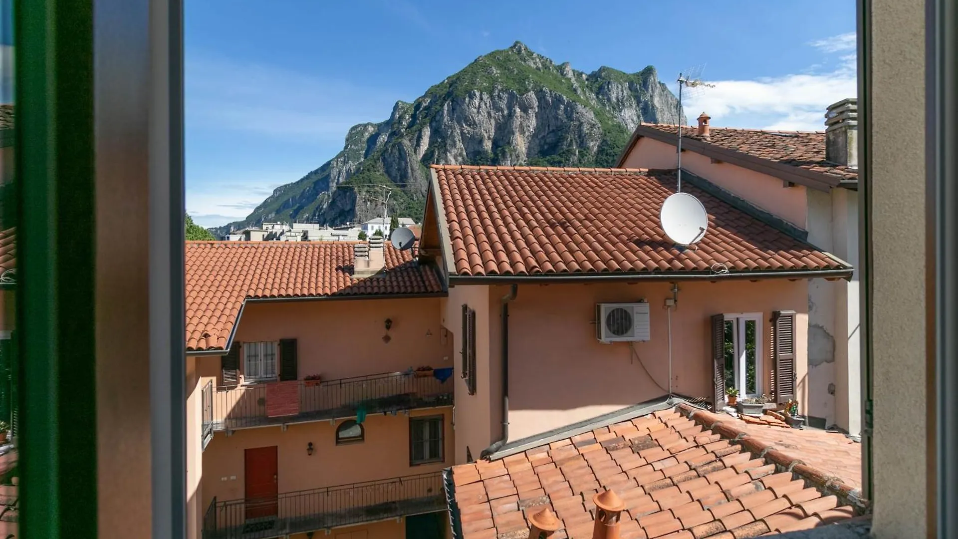 Welcomely - Lake River Apartment Lecco