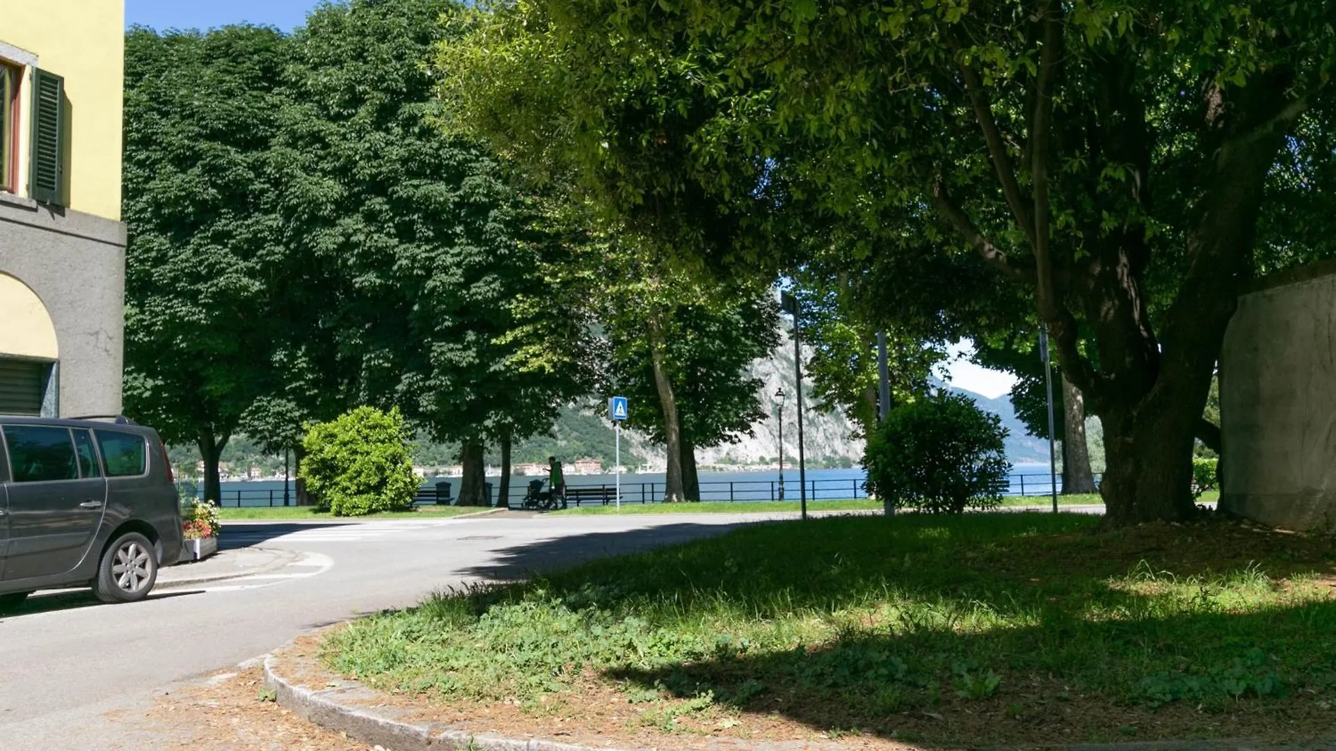 Welcomely - Lake River Apartment Lecco