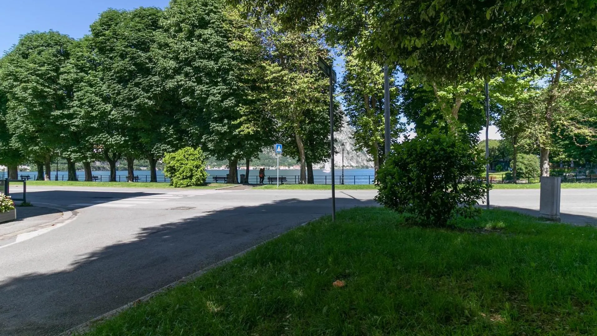 Welcomely - Lake River Apartment Lecco