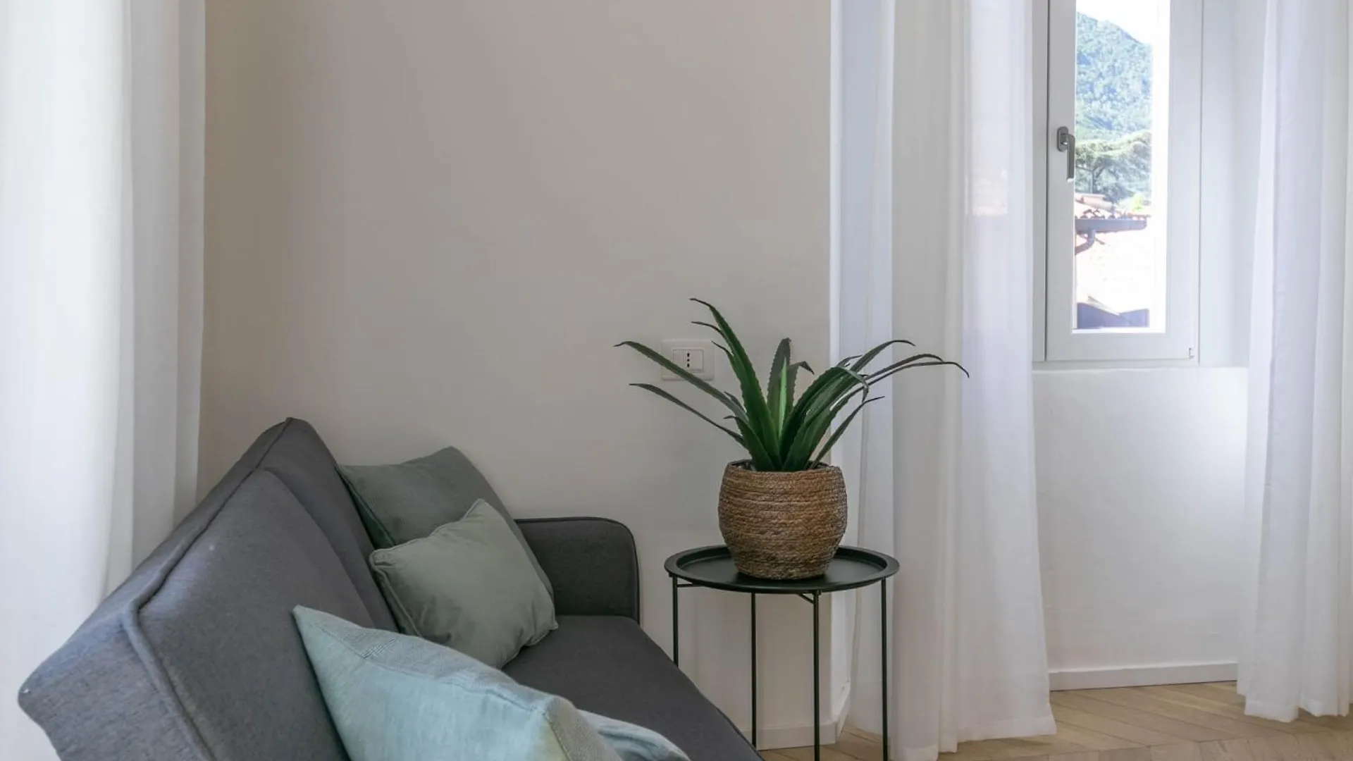 Welcomely - Lake River Apartment Lecco