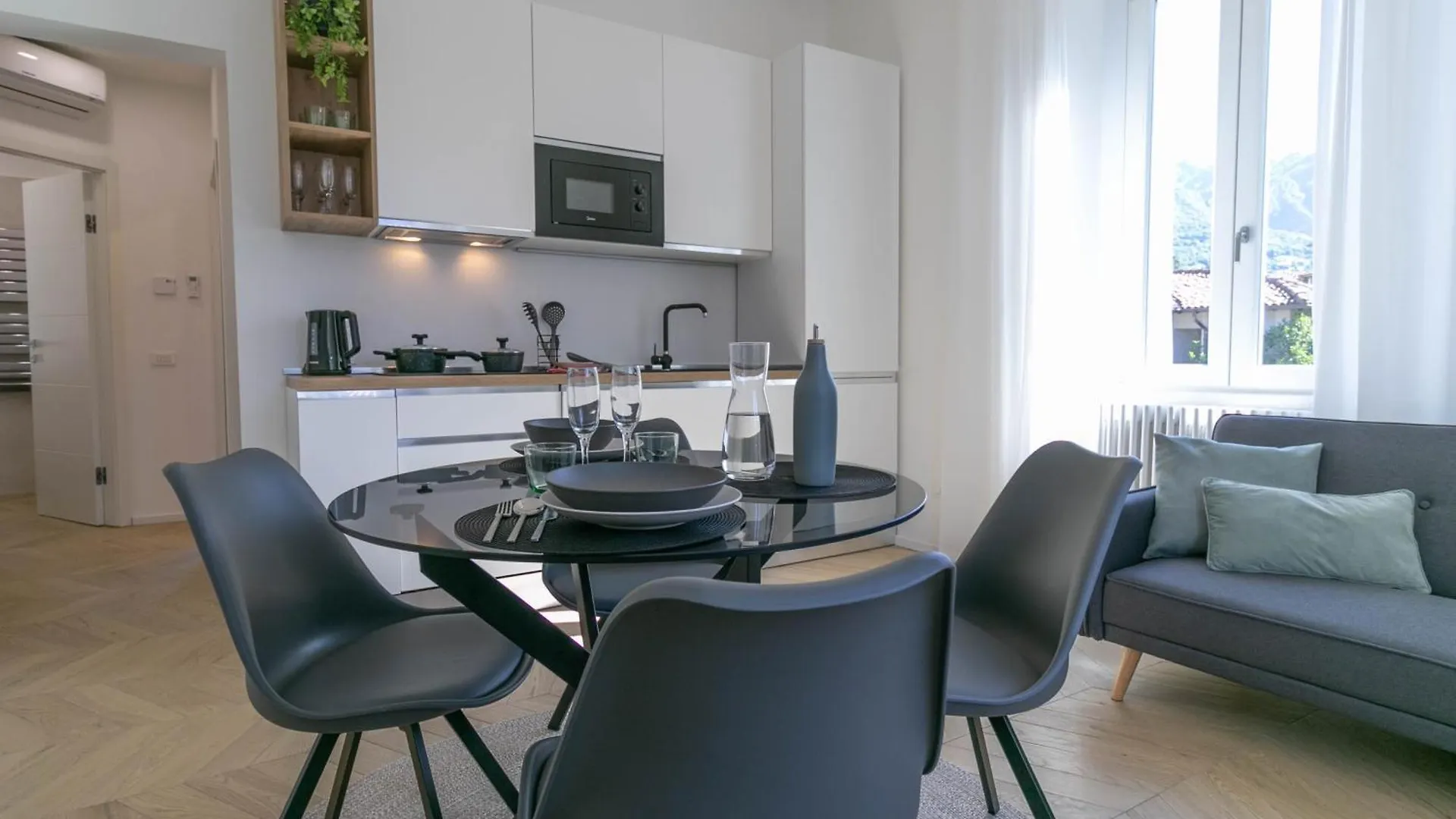 Welcomely - Lake River Apartment Lecco Itálie